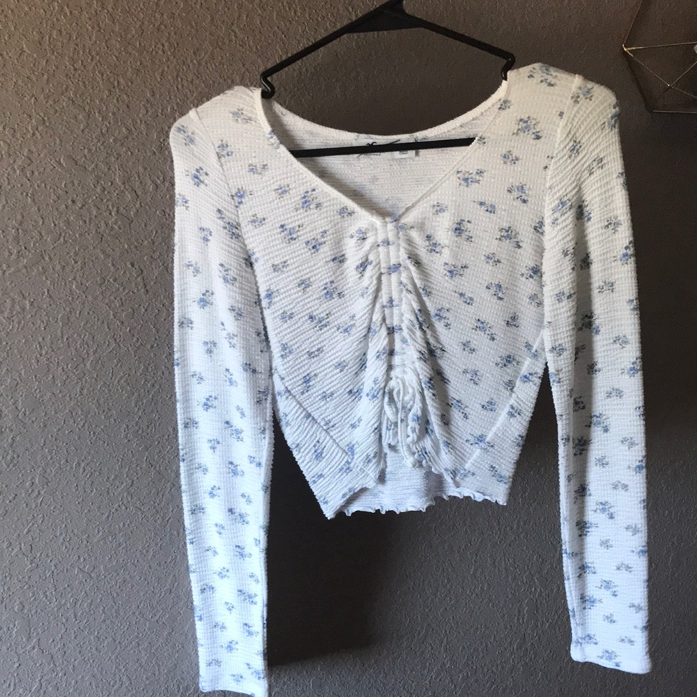 Small Cropped long sleeve Hollister top
